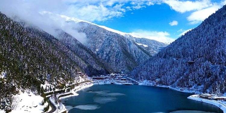 Uzungöl’de kartpostallık kış manzarası