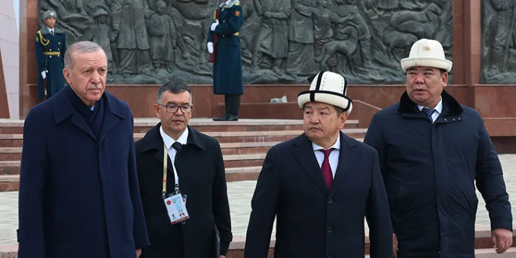 Cumhurbaşkanı Erdoğan, Ata Beyit Anıtı ve kabrini ziyaret etti