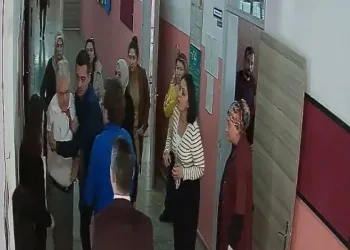 Heimlich manevrası öğretmenin hayatını kurtardı