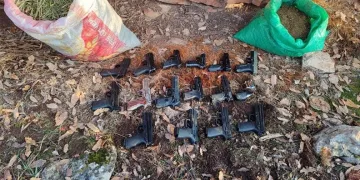 Diyarbakır’da jelikan bidon ve çuval içinde 16 adet tabanca ele geçirildi