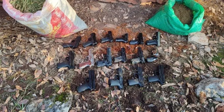 Diyarbakır’da jelikan bidon ve çuval içinde 16 adet tabanca ele geçirildi