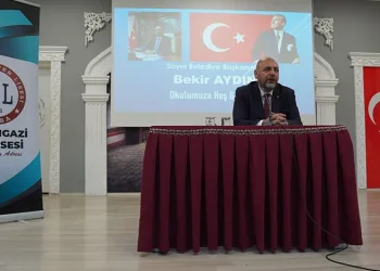 Bekir Aydın öğrencilerle buluştu