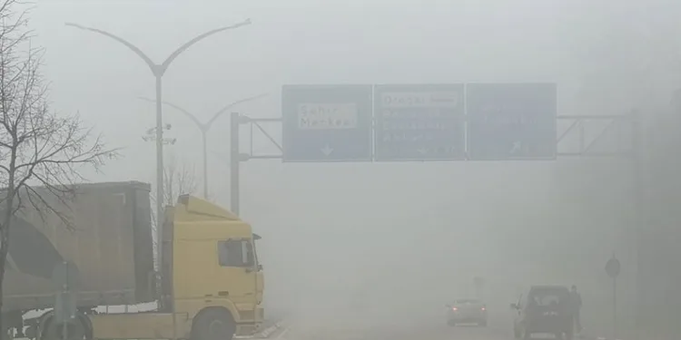 İnegöl’de yoğun sis hayatı olumsuz etkiledi