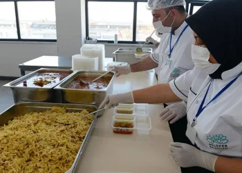 İhtiyaç sahiplerine sıcak yemek desteği