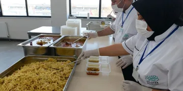 İhtiyaç sahiplerine sıcak yemek desteği