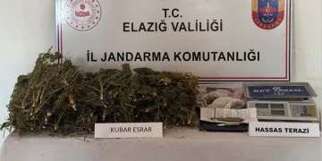 Çıkan yangın evi kullanamaz hale getirdi