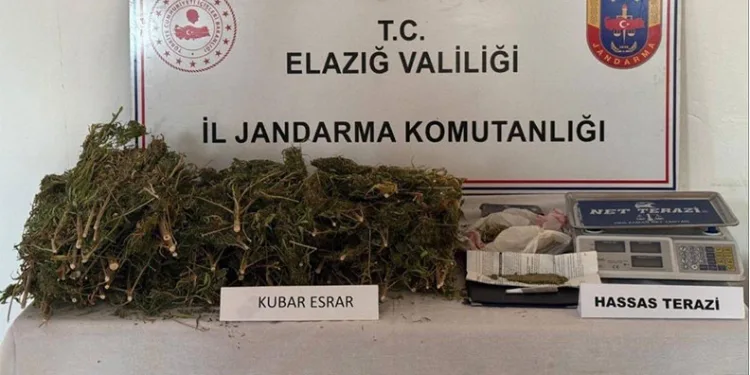 Çıkan yangın evi kullanamaz hale getirdi