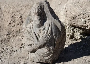 Sivas’ta 2 bin yıllık mezar steli bulundu