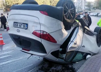 Bursa’da takla atan otomobilden sağ kurtuldular