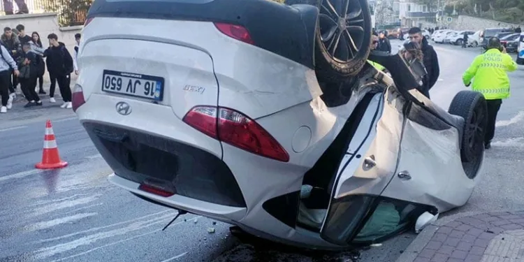 Bursa’da takla atan otomobilden sağ kurtuldular