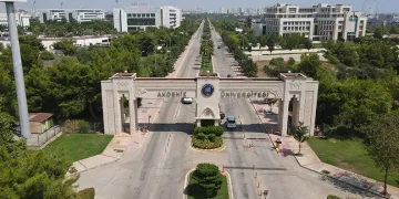 Van’da öğrencileri için hatıra kitabı hazırlayan öğretmene bakanlık ödülü