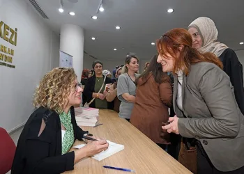 Kadın yazarlar kitapseverlerle buluşuyor
