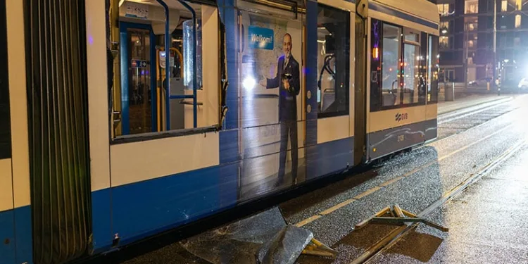 Çin’de bir araç kalabalığın arasına daldı: 20 yaralı