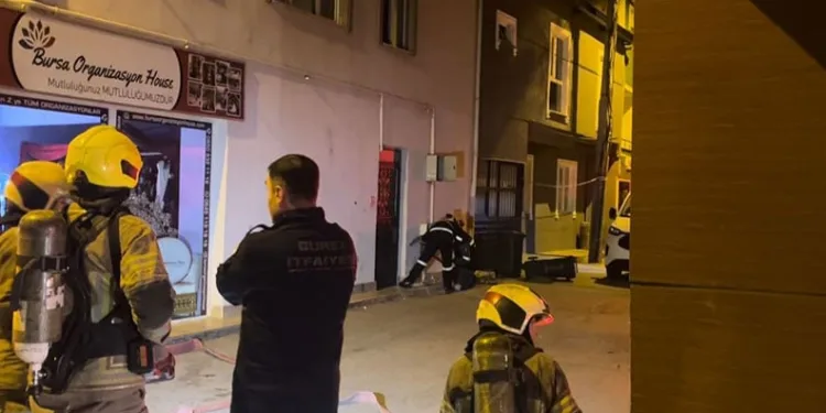 Bursa’da otomobilin çarptığı doğalgaz kutusu patladı