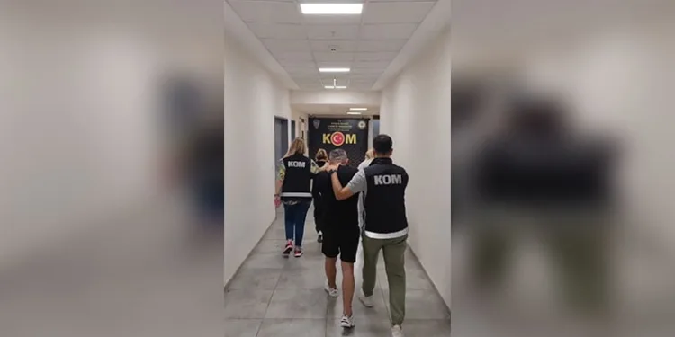 Kayıp şahıs jandarma ve polis ekipleri tarafından su altında aranıyor