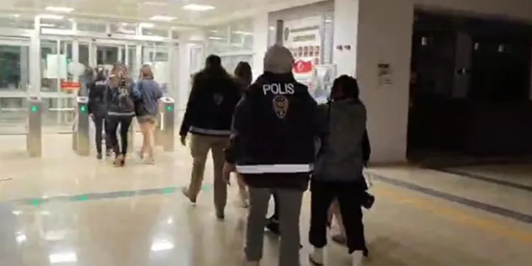 Menteşe’de orman yangını, söndürme çalışmaları sürüyor