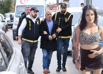 Esenyurt’ta sağlık malzemeleri üreten fabrikanın deposunda korkutan yangın