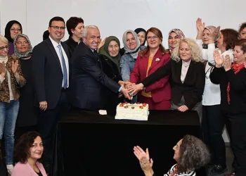 Şadi Özdemir Nilüferli kadınların ödül sevincini paylaştı