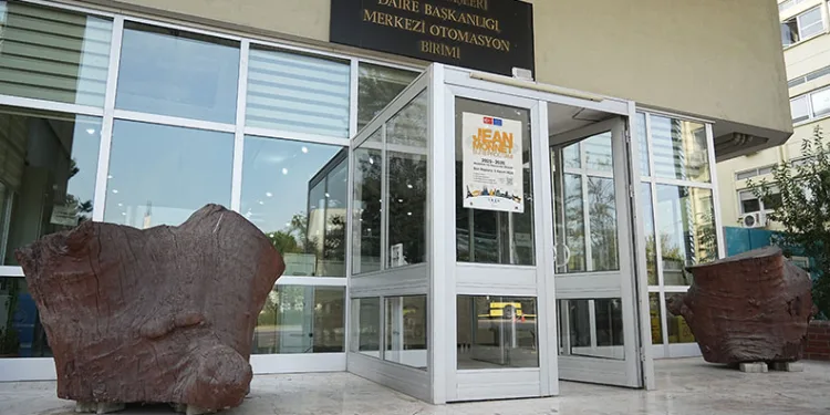 Dua Çınarı üniversitede sergileniyor