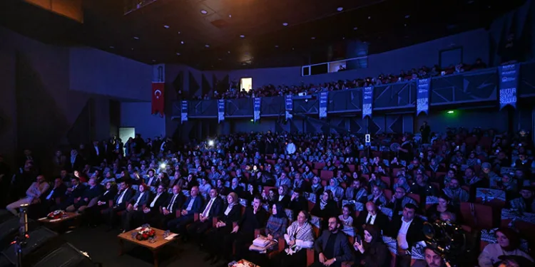 Yıldırım’da ‘insanlık adına’ kültür sanat sezonu başladı