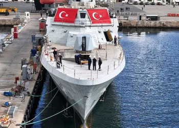 Milli karakol gemisi TCG AKHİSAR