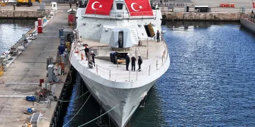 Milli karakol gemisi TCG AKHİSAR