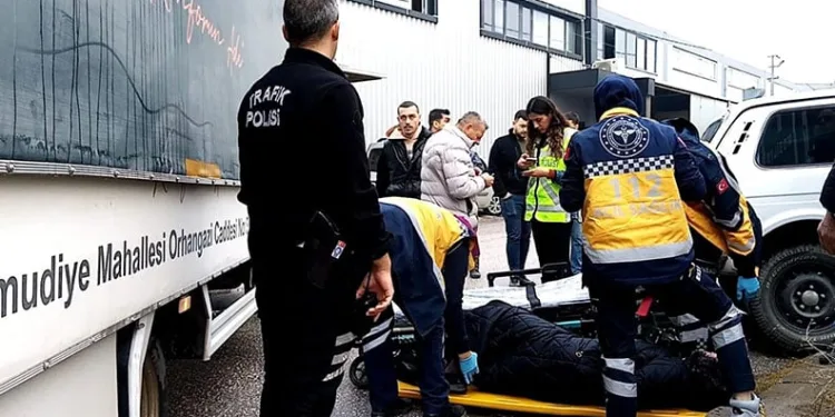Bursa’da kamyonetin çarptığı kadın yaralandı