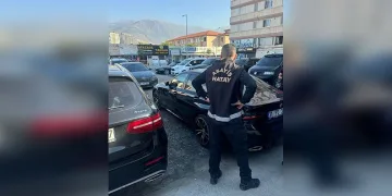 Sokak ortasında pompalı tüfekle rastgele ateş ettiler
