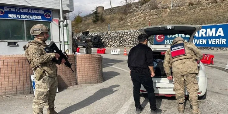 Erzincan’da araç yangını