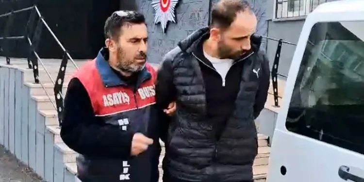 Bursa’da evde 5 gündür mahsur kalan yaşlı çift kurtarıldı