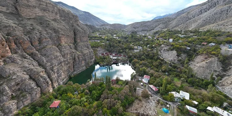 Yedigöller’i hazan sardı