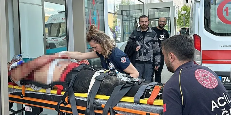 Motosikletinin plakasını okunmasın diye bereyle kapattı, cezadan kurtulamadı