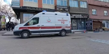 Yanan restorana unuttuğu cep telefonunu almak için geri girince hayatını kaybetti