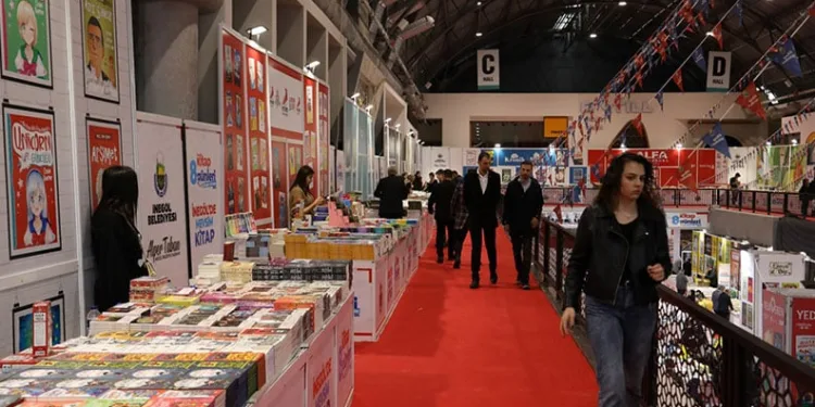 İnegöl belediyesi 8. Kitap fuarı başladı