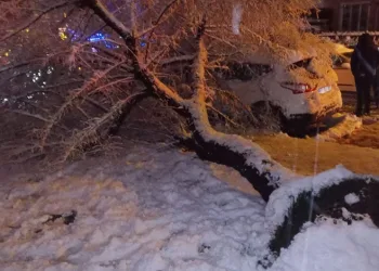 Antalya’da hortum yıkıp geçti, evler ve seralar hasar gördü