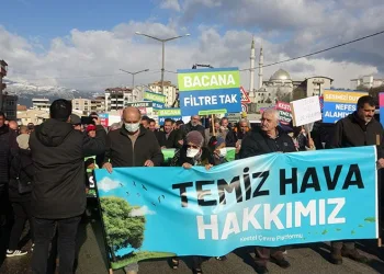 Koca bir ilçe ayaklandı, “Kirli havada solumak istemiyoruz”