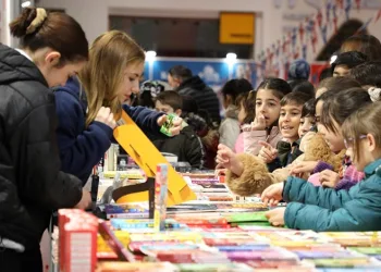 Kitap fuarına öğrenci akımı