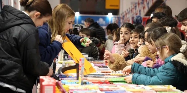 Kitap fuarına öğrenci akımı