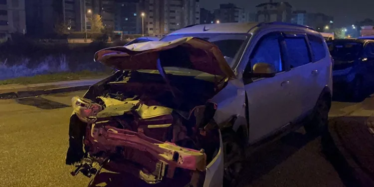 Bursa’da otomobil işçi servisiyle çarpıştı: 8 yaralı