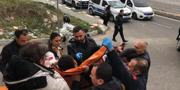 Bıçak çeken oğlunu silahla vurdu