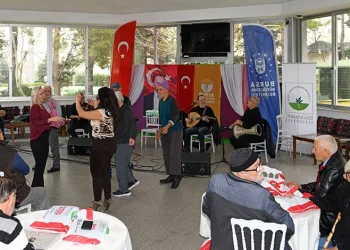 Huzurevi sakinlerine moral konseri