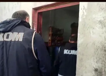 Mersin’de kaçak makaron ve sahte içki ele geçirildi