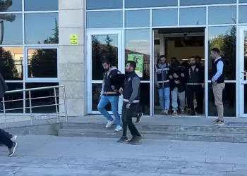 Elektrik direğine çarpan otomobil takla attı: 1 yaralı