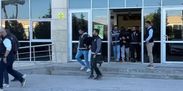 Elektrik direğine çarpan otomobil takla attı: 1 yaralı