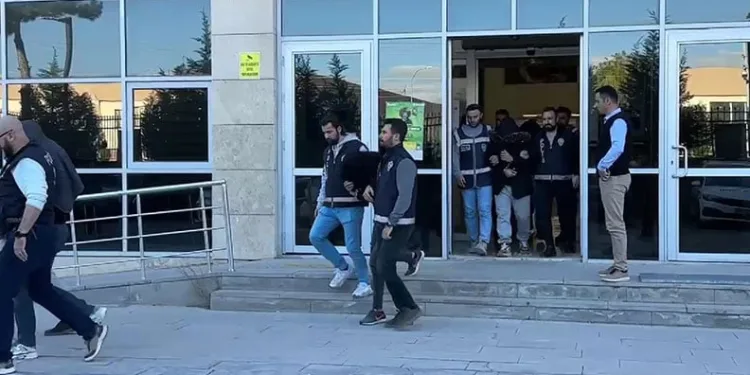 Elektrik direğine çarpan otomobil takla attı: 1 yaralı