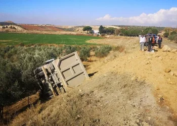 Yağmurla gelen kazalar: Düğün konvoyundaki otomobil bariyere çarptı, 5 kişi yaralandı