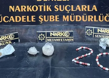 Mardin’de park halindeki otomobilden hırsızlık güvenlik kamerasına yansıdı