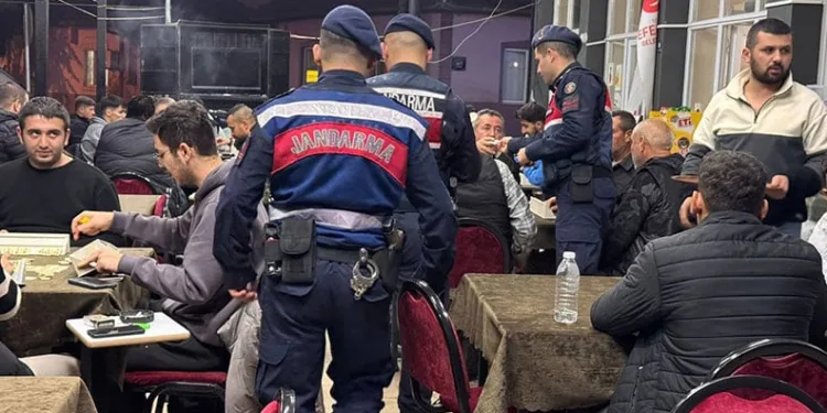 Yanan restorana unuttuğu cep telefonunu almak için geri girince hayatını kaybetti