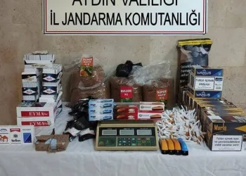 Esenyurt’ta sağlık malzemeleri üreten fabrikanın deposunda korkutan yangın