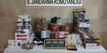 Esenyurt’ta sağlık malzemeleri üreten fabrikanın deposunda korkutan yangın
